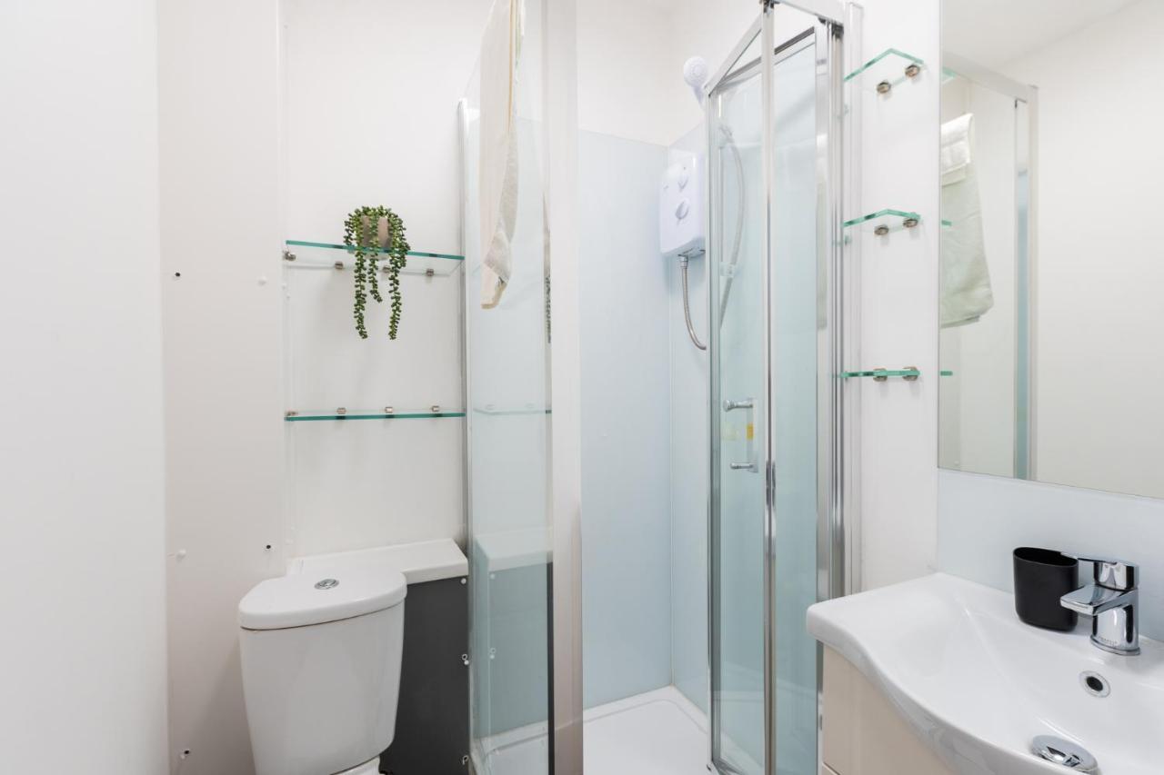 Large Studio Apartment 30 Mins To Oxford Street Лондон Екстериор снимка